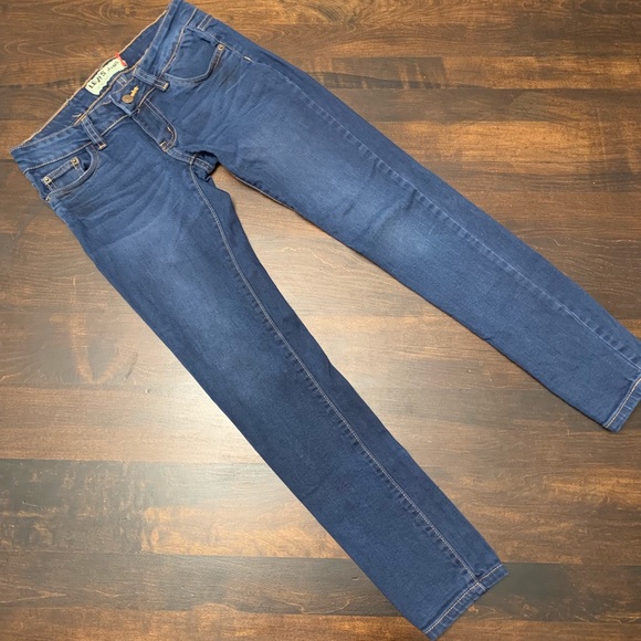 Levi Skinny Jeans - Picture 7 of 7
